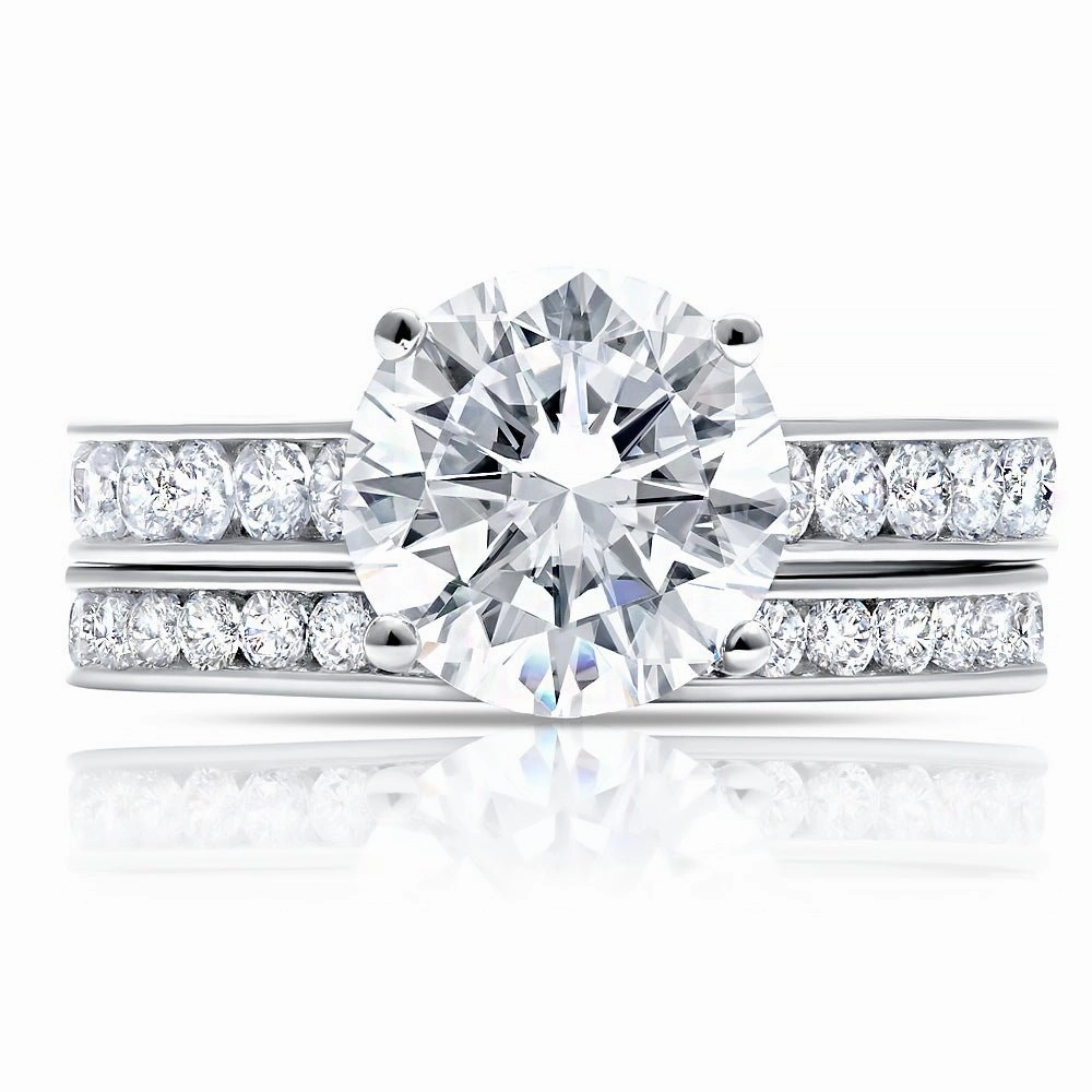 Brilliant Cut Ring Set Finished in Pure Platinum 4.10 Carat