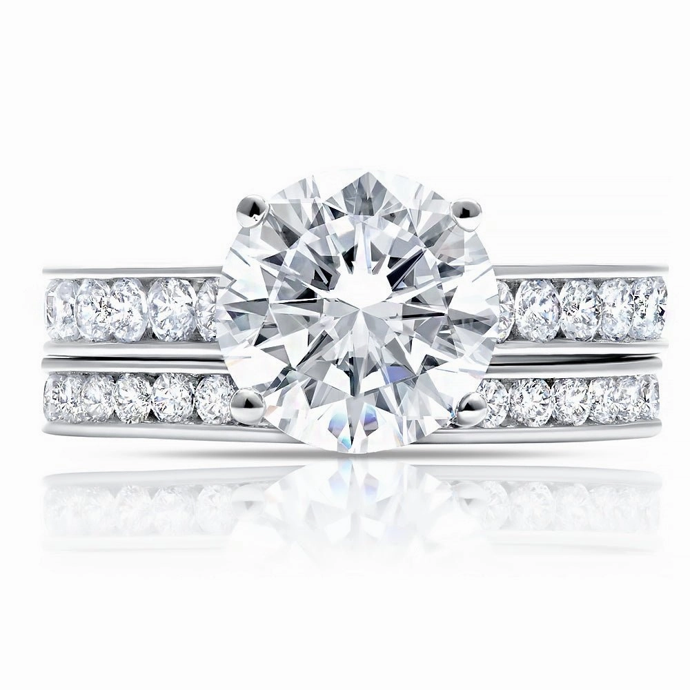 Brilliant Cut Ring Set Finished in Pure Platinum 4.10 Carat